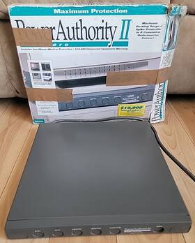 F5c230 Belkin Under Monitor Power Authority Ii Surge Protector 5 Outlet - Read F5c230 Belkin Under Monitor Power Authority Ii Surge Protector 5 Outlet - Read
