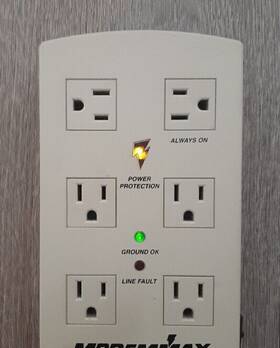 Max6 Panamax Protector-max6 Surge Protector - Six Outlet Suppresson Vg Condition