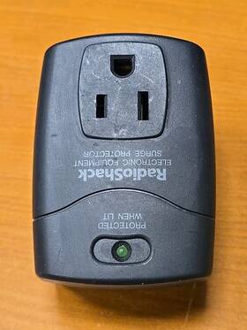 61-2430 Radioshack 6102430 Radio Shack Surge Protector Single Outlet 788 Joules Home Entertainment