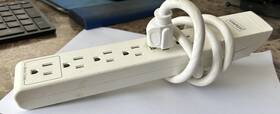 16943 Staples 3ft Cord 6-outlet Power Strip White #