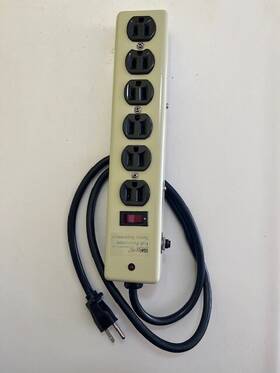 2198 Woods No 6-outlet Full Protection Surge Suppressor 125v 15a 1875w