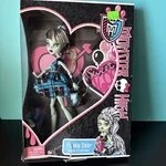 Monster High Frankie Sweet 1600 Doll New 2012 Daughter Of Frankenstein Nib. Fixed Price $95.00.